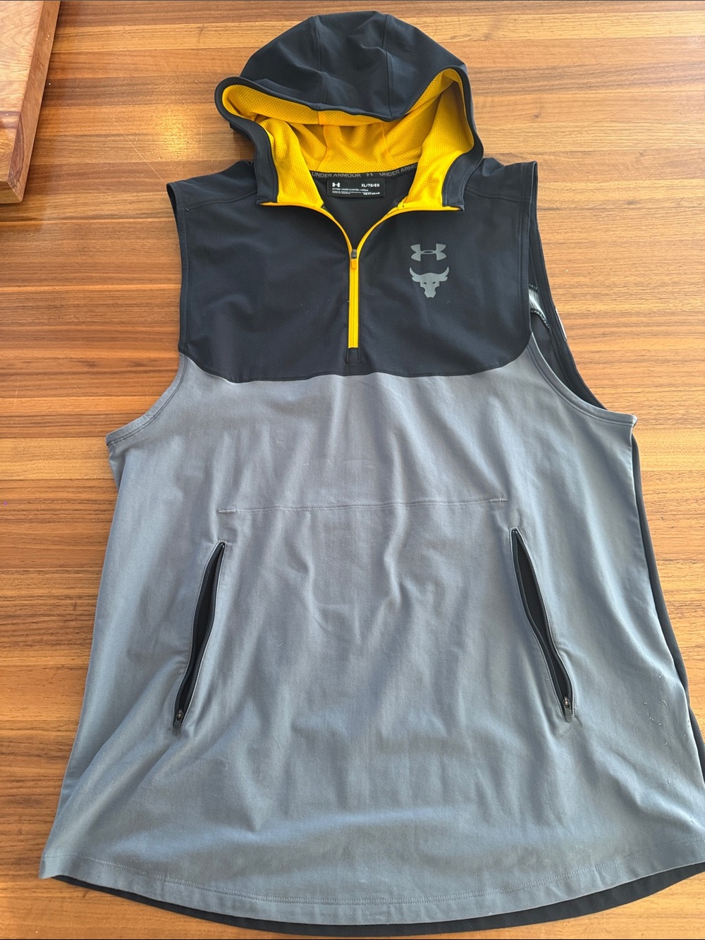 Under Armour Heatgear Project Rock Vest Mens Size XL 1/4 Zip Hoodie The Rock